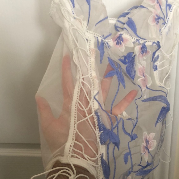 sheer floral bodysuit - Picture 2 of 3
